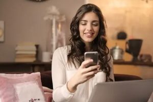 Tips to reduce eye strain caused by digital screen use