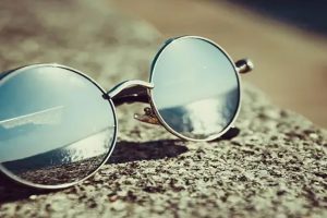 Optometrist warning about sun damage from beach exposure