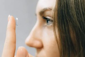 Presbyopia and benefits of multifocal contact lenses