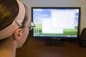 Tips to protect your eyes during desk work and screen use