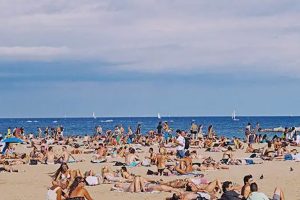 Summer vacation eyecare tips for outdoor protection