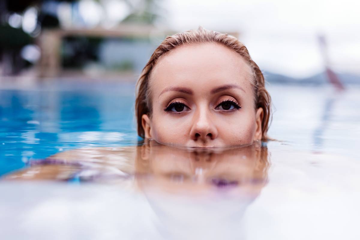 chlorine eyes swimming pool